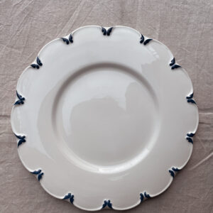 Duży talerz wzór Smerlato II kolor biały zdobienie kobalt